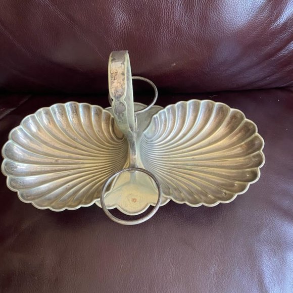 VINTAGE SILVER PLATE FOOTED SHELL DISH - Picture 3 of 4